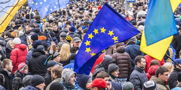12-ukraine-demonstrators-favoring-eu-ties