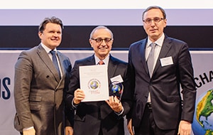 Jacek Matyjasik (l) and Mariusz Ochocki (r) of PKN Orlen, with Global Finance publisher Joseph D. Giarraputo (c)