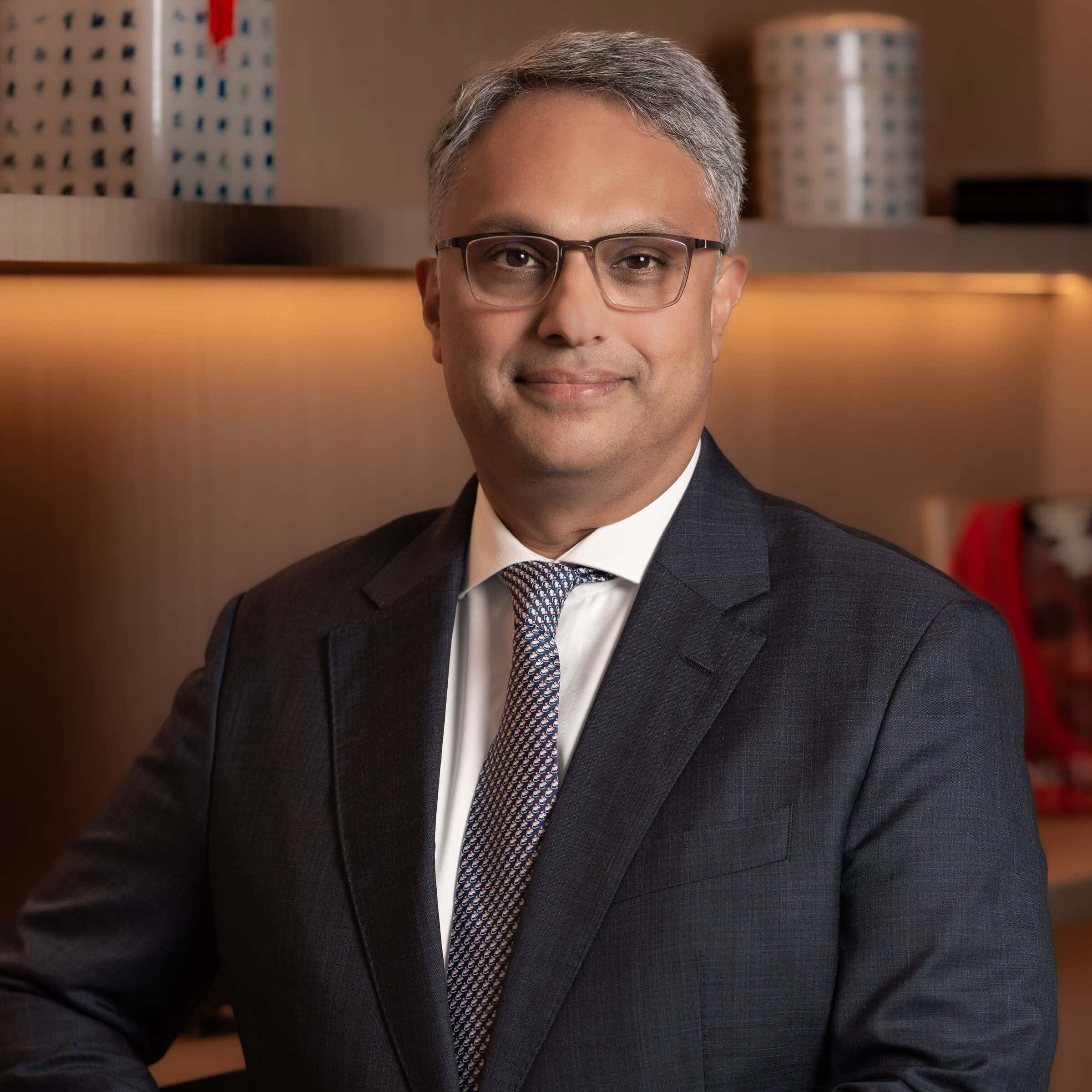 Manish Kini, Standard Chartered