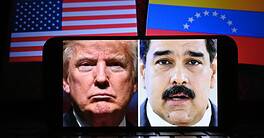 U.S. President Donald Trump and Venezuelan President Nicolás Maduro on a phone screen.