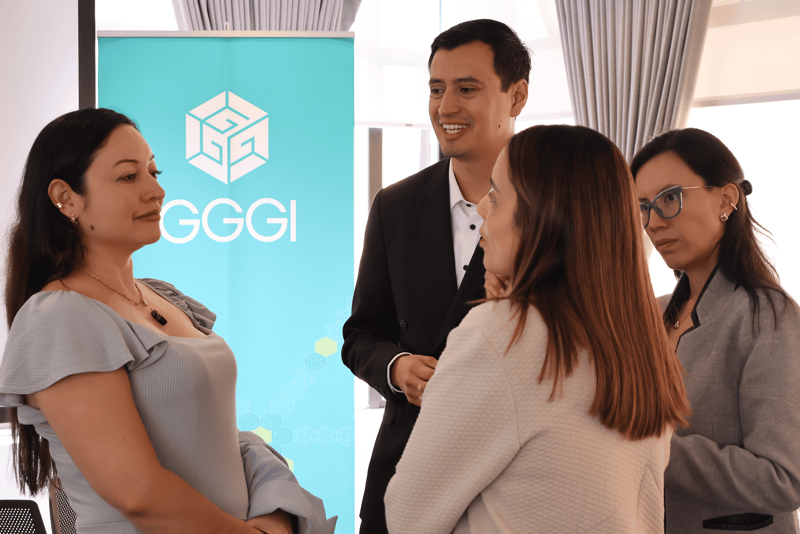 Andrea Guzmán (left), GGGI’s sustainable finance officer