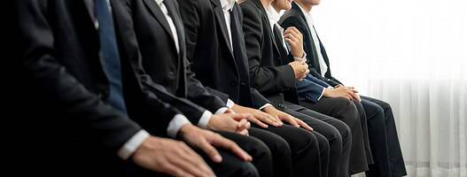 Jobs rebound but Wall Street under pressure
